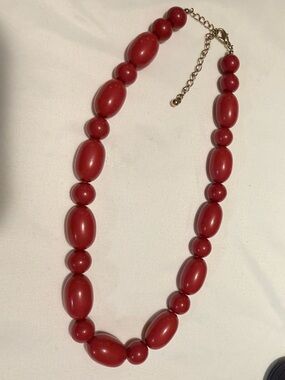 Vintage Elegant Red Beaded Necklace featuring oval and round beads.